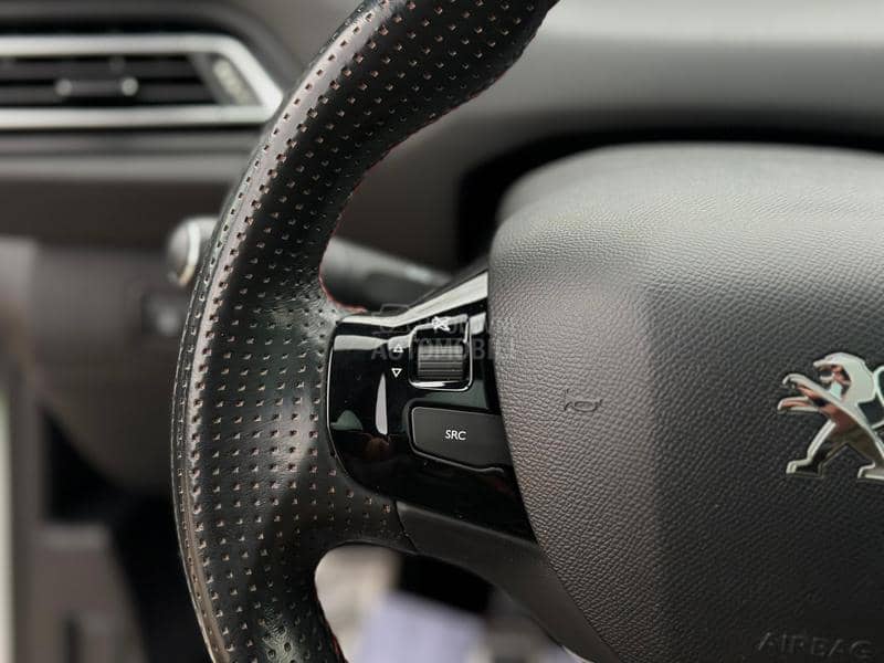 Peugeot 308 GT-LINE-PANO Peugeot 308 GT-LINE-PANO