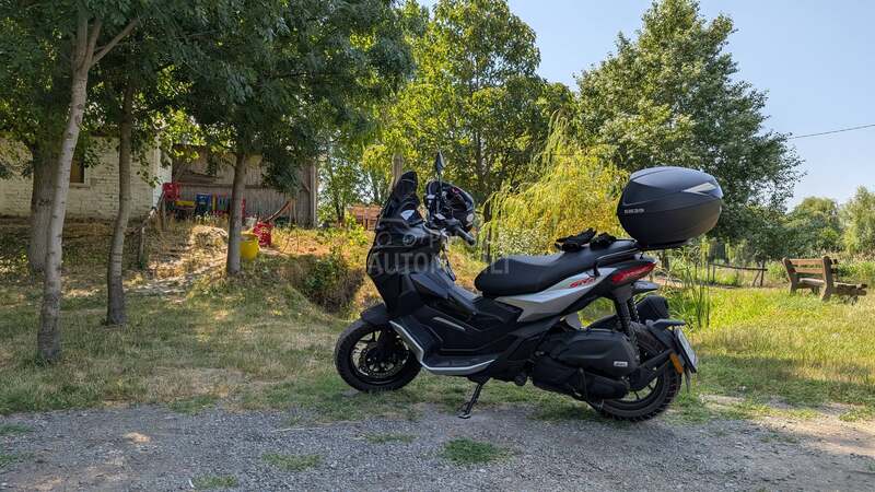 Aprilia SR GT 200