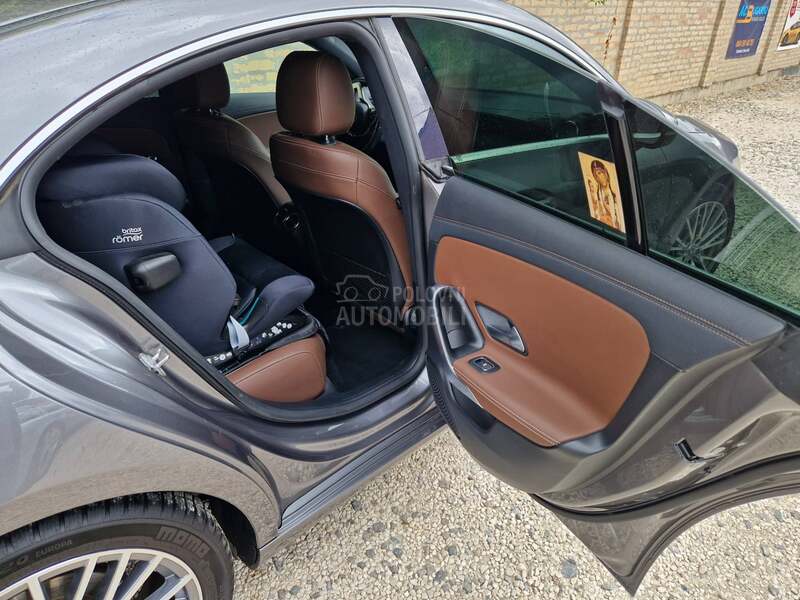 Mercedes Benz CLA 220 4MATIC
