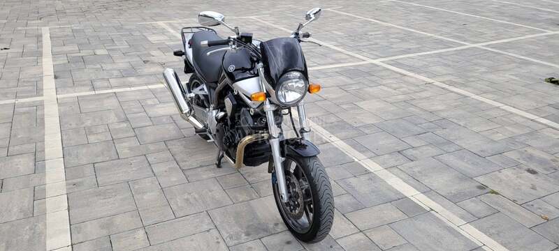 Yamaha bt 1100