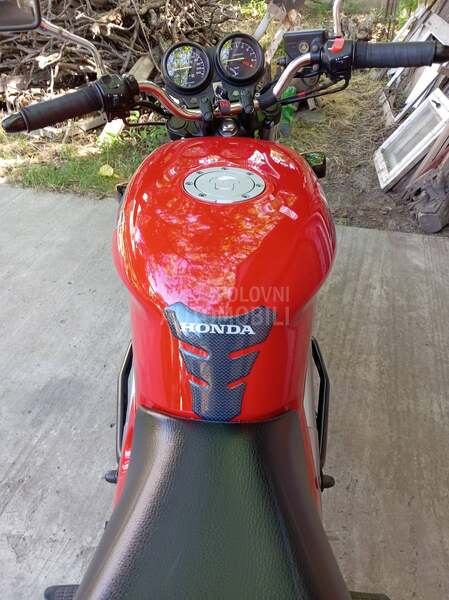 Honda NTV 650 Revere