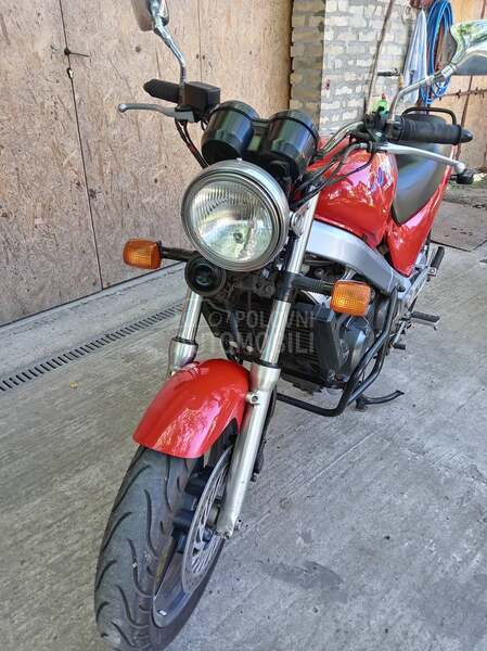 Honda NTV 650 Revere