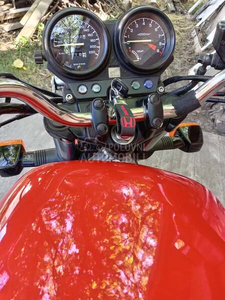 Honda NTV 650 Revere