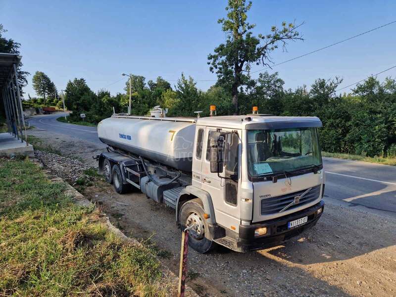 Volvo Fl220
