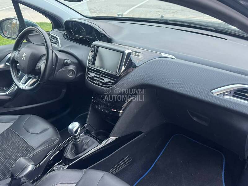Peugeot 2008 F U L L  O P R E M A
