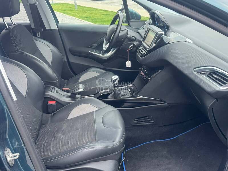 Peugeot 2008 F U L L  O P R E M A