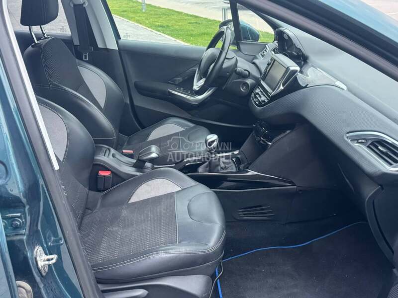 Peugeot 2008 F U L L  O P R E M A