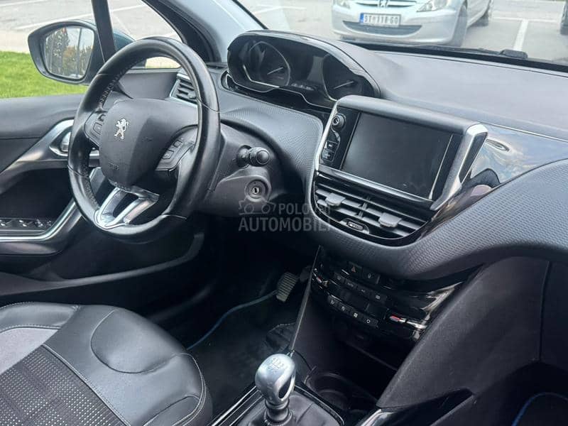 Peugeot 2008 F U L L  O P R E M A