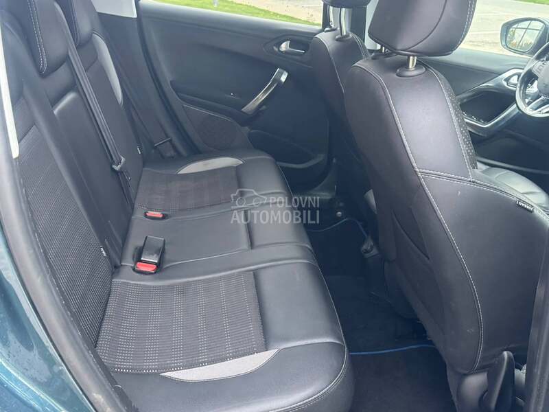 Peugeot 2008 F U L L  O P R E M A