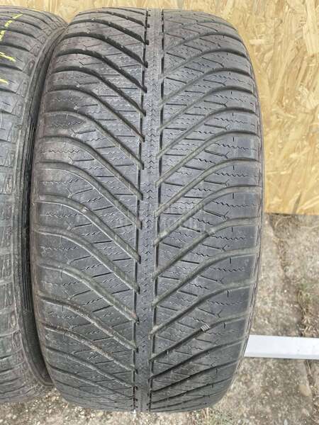 Goodyear 225/45 R17 Zimska