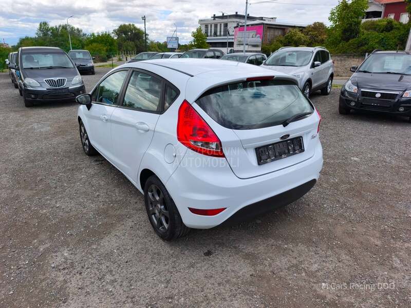 Ford Fiesta 1.4 16 v TREND CH