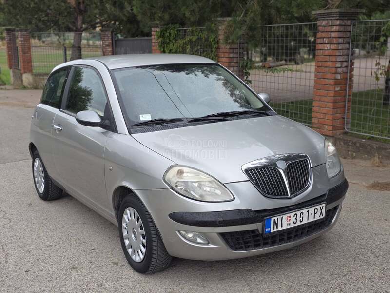 Lancia Ypsilon 