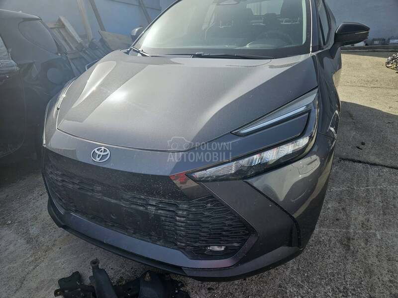Toyota C-HR hybrid 2023. god. -  kompletan auto u delovima