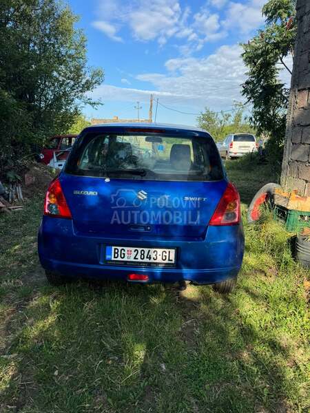 Suzuki Swift -  kompletan auto u delovima