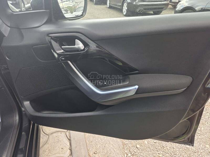 Peugeot 208 1.6 i