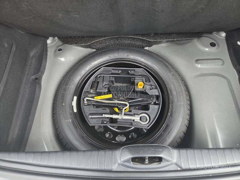 Peugeot 208 1.6 i