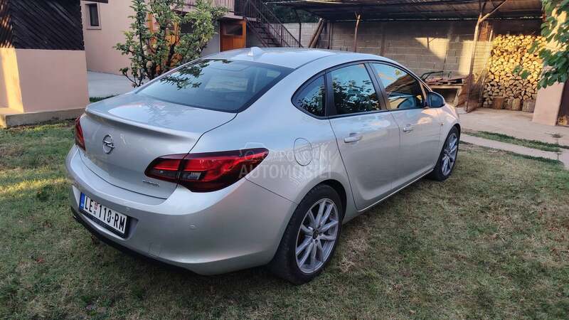 Opel Astra J 1.4 Turbo