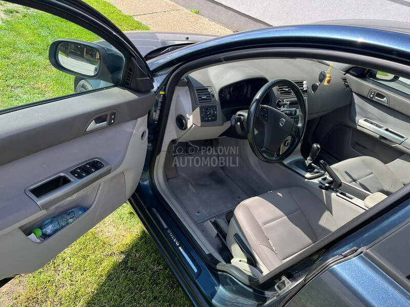 Volvo V50 