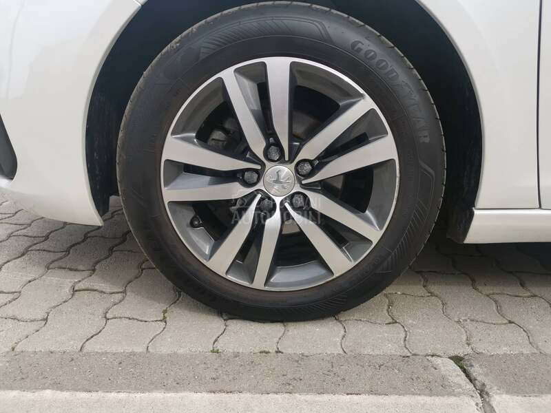 Peugeot 308 1.2 led/pan/kam