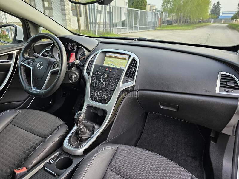 Opel Astra J GTC 1.4T  CH