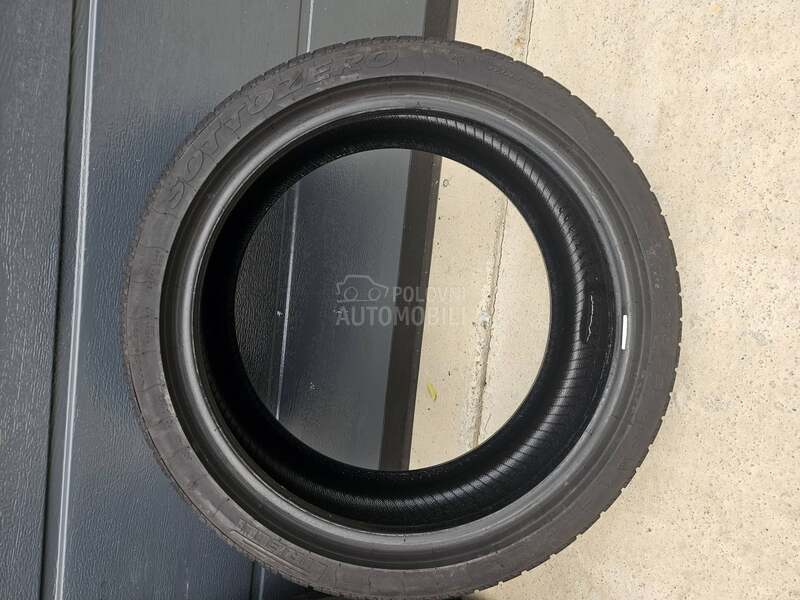 Pirelli 235/40 R19 Zimska