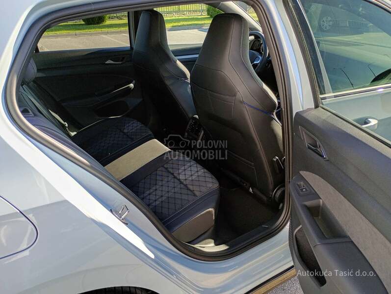 Volkswagen Golf 8 2.0TDI R Line