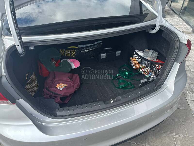 Hyundai Elantra 1.6 GLS 6MT