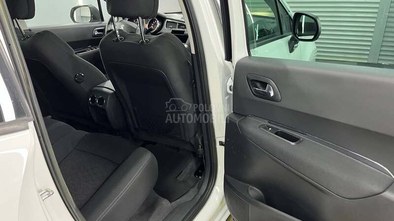 Peugeot 3008 1.6hdi NAV I
