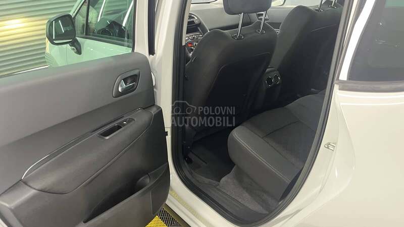 Peugeot 3008 1.6hdi NAV I