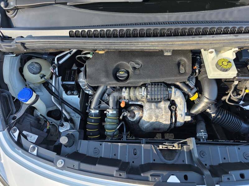 Peugeot 3008 1.6hdi NAV I
