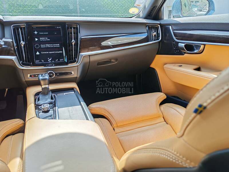 Volvo V90 MOMENTUM