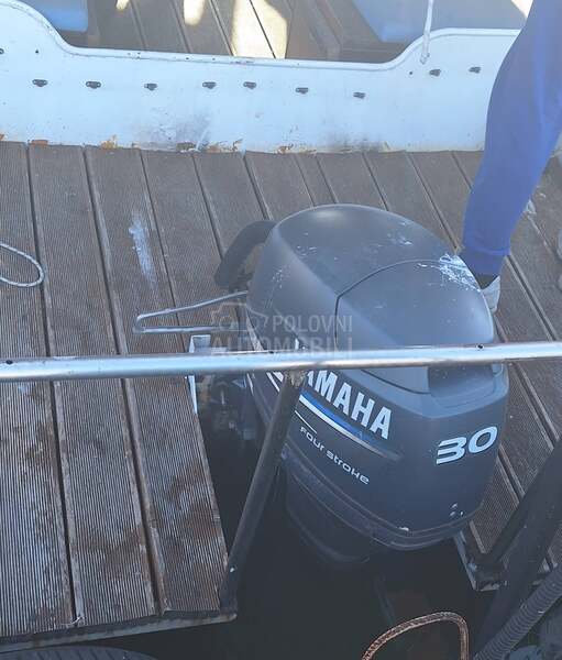 Brod i Yamaha 30