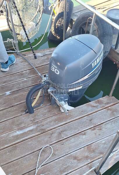 Brod i Yamaha 30