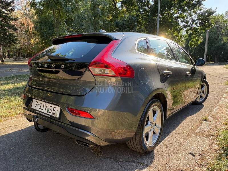 Volvo V40 1.6 fuL oprem