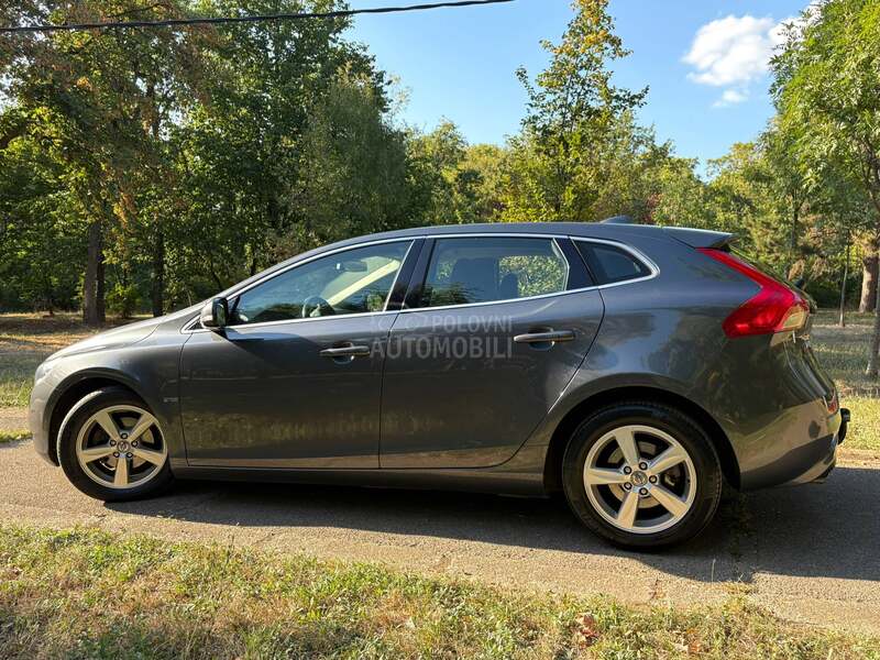 Volvo V40 1.6 fuL oprem