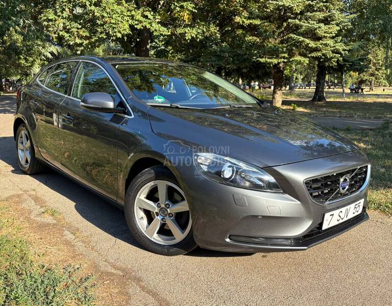 Volvo V40 1.6 fuL oprem