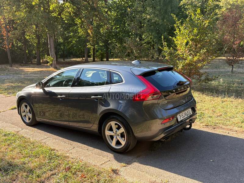 Volvo V40 1.6 fuL oprem