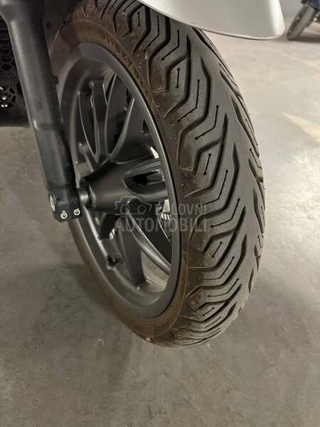 Piaggio Beverly 300s HPE