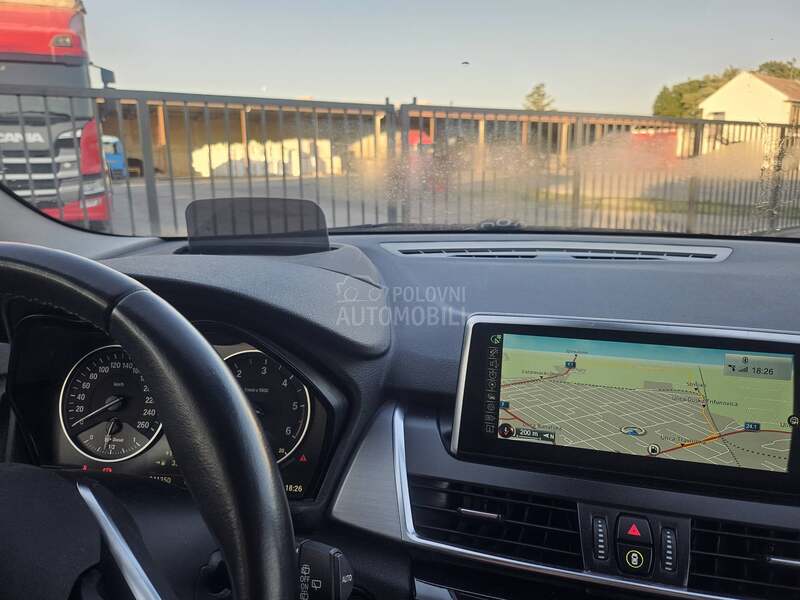 BMW 218 head-up tourier