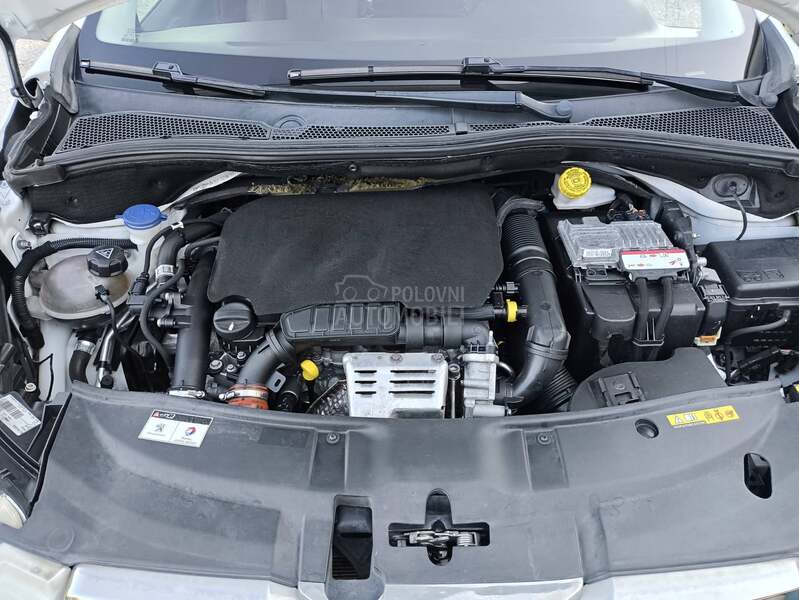 Peugeot 2008 1.2 FELINE TITANE