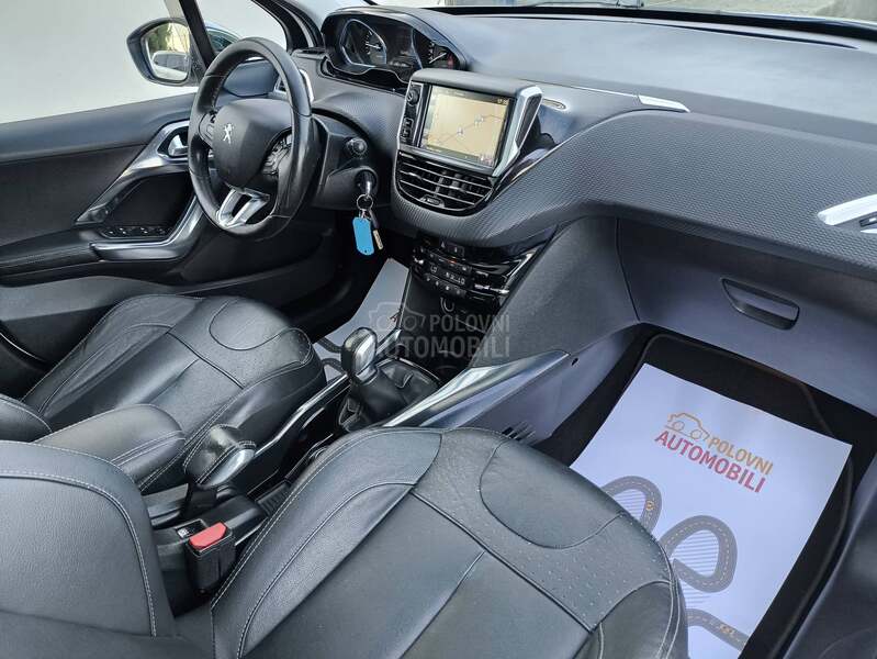 Peugeot 2008 1.2 FELINE TITANE