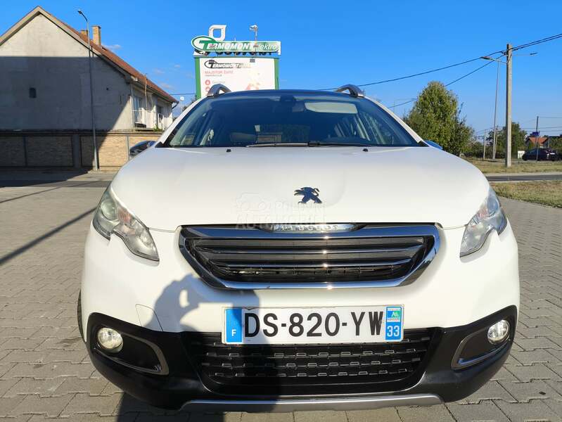 Peugeot 2008 1.2 FELINE TITANE