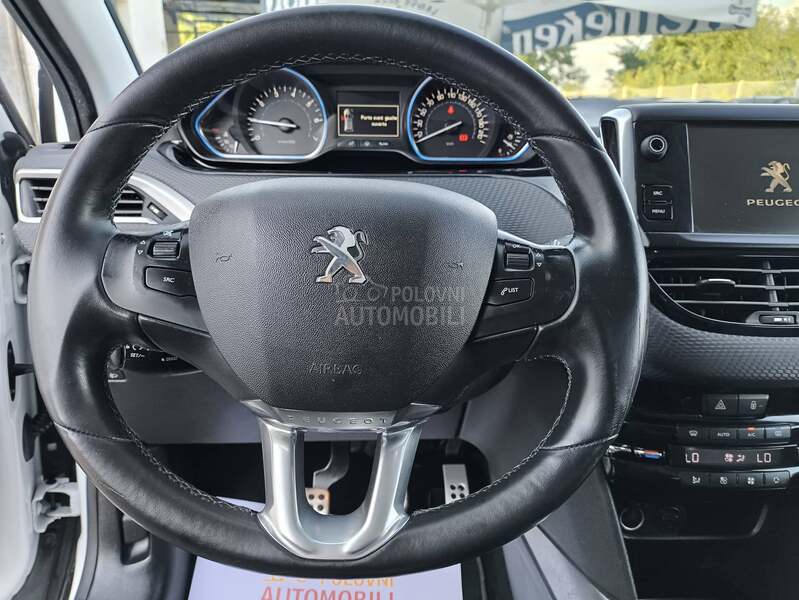 Peugeot 2008 1.2 FELINE TITANE