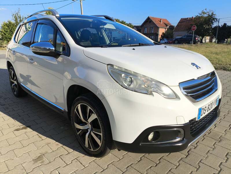 Peugeot 2008 1.2 FELINE TITANE