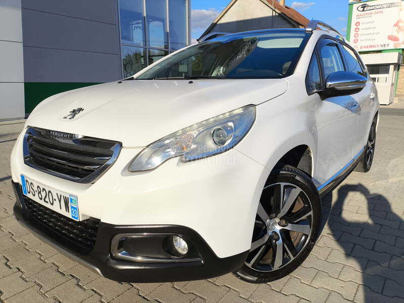 Peugeot 2008 1.2 FELINE TITANE