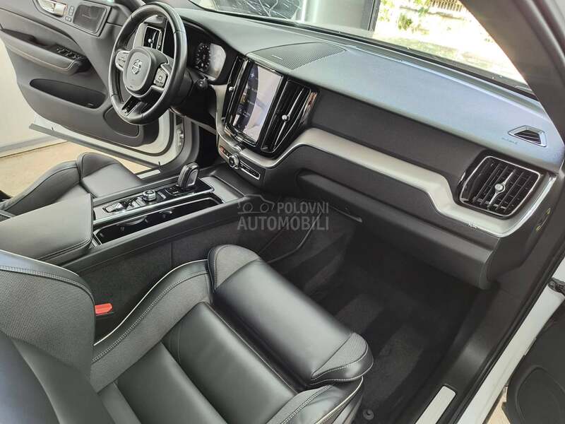 Volvo XC60 R-Design 360,PANO,HK