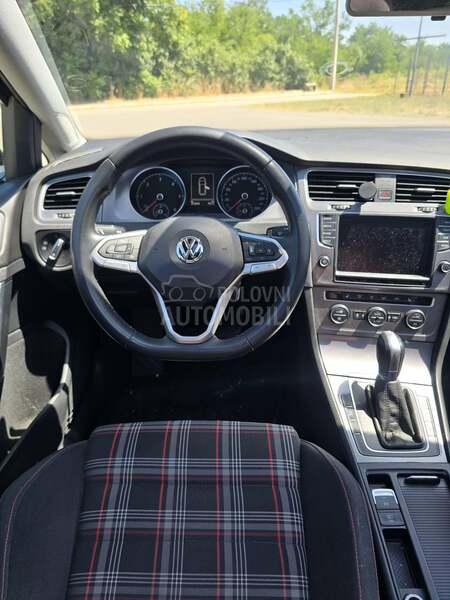 Volkswagen Golf 7 1.6tdi/Pano/Aut/Nav