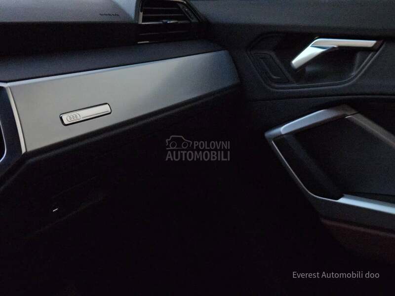 Audi Q3 1.5TFSi/BUSINESS/