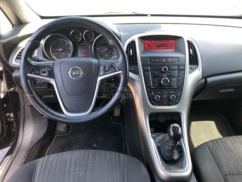 Opel Astra J 