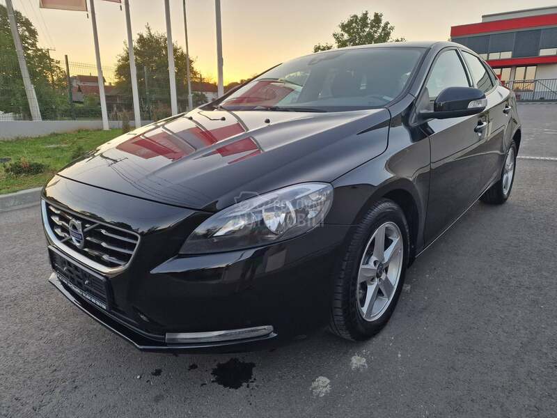 Volvo V40 D2 ///